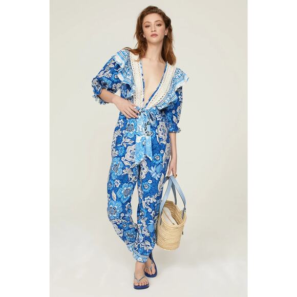 NWT FARM Rio Women's Blue White V-Neckline Full of Flowers Jumpsuit‎ Size Large - Picture 1 of 13